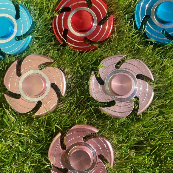 8 Metal Fidget Spinners Each With Case | 5 Pink | 2 Blue | 1 Red - Picture 8 of 8